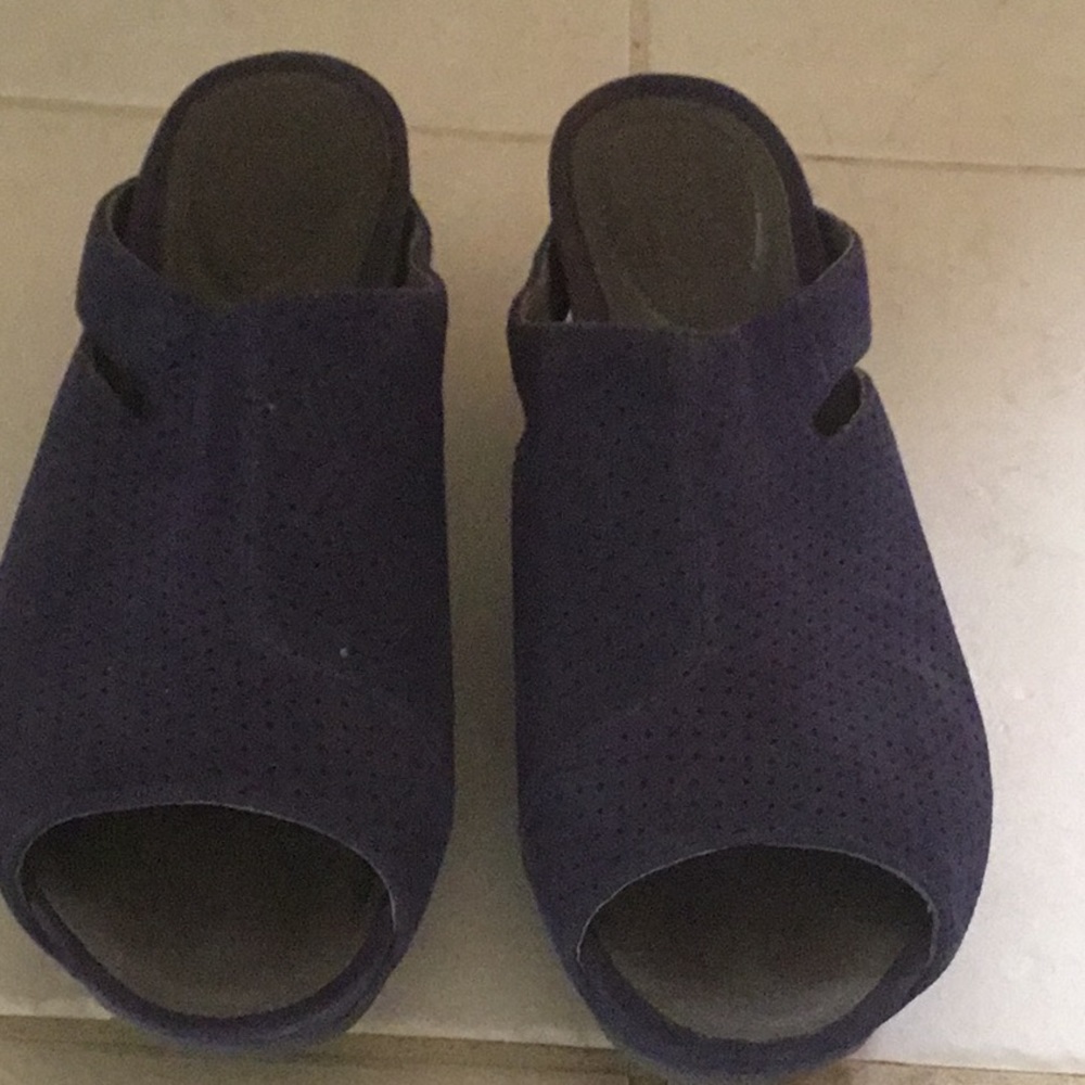 Shoes - Picture 4 of 4